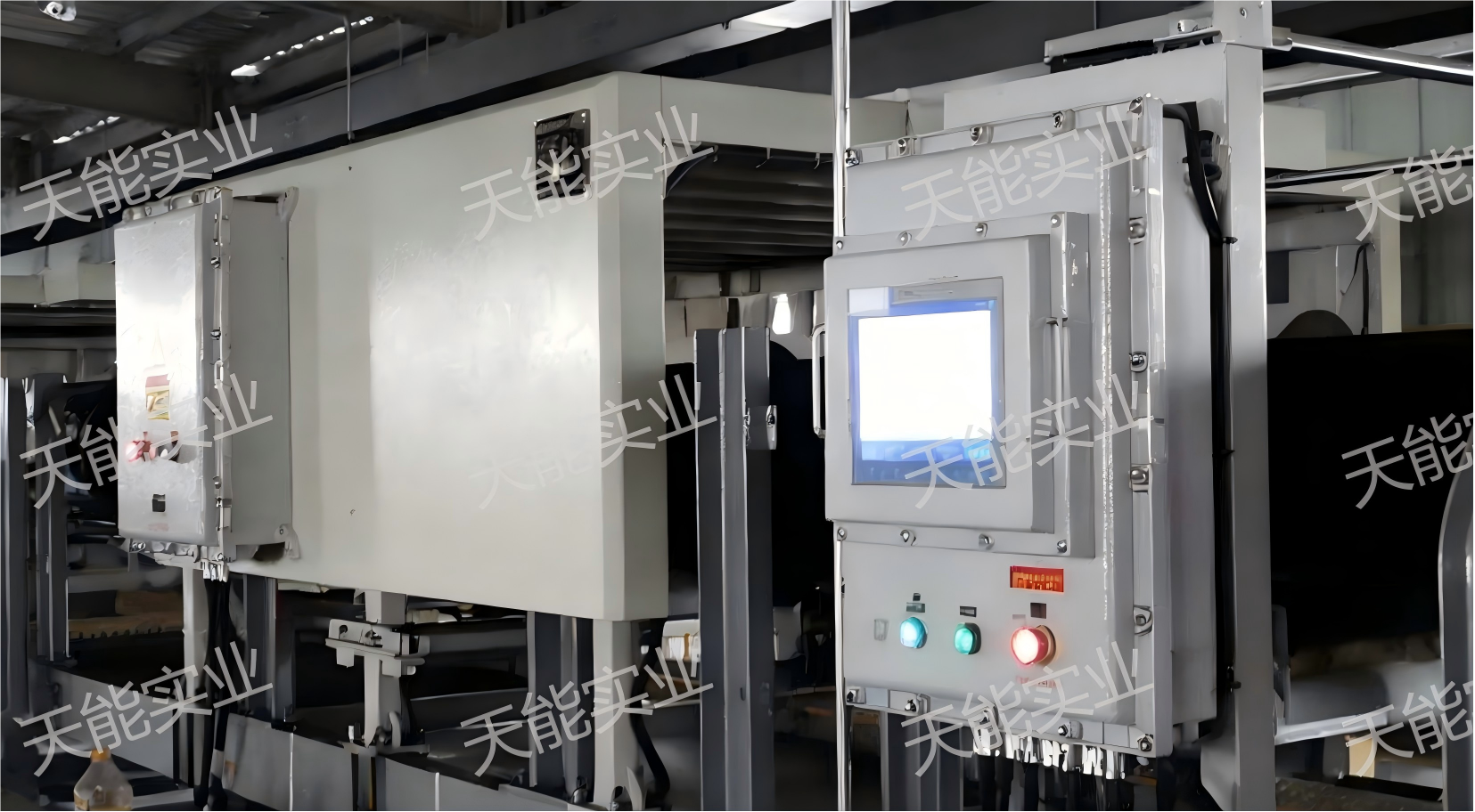 工业用灰分仪设备正面视图,银色金属外壳,数字显示屏,实验室背景